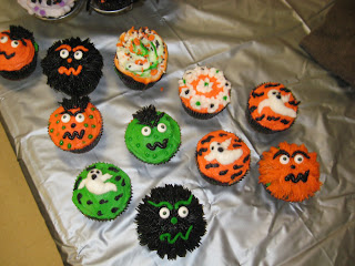 Fun with Cake Decorating!: Here are some Halloween Cupcake ideas