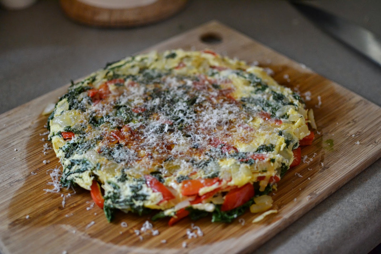 the eibls Frittata with kale and red peppers