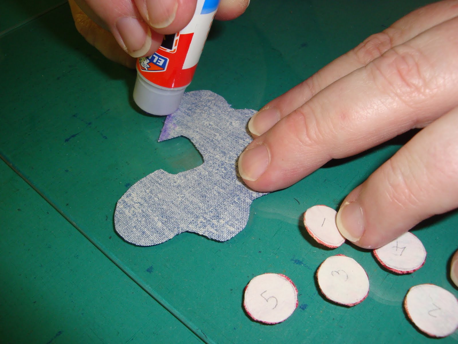FABRIC THERAPY Glue stick applique, the tutorial PART ONE...