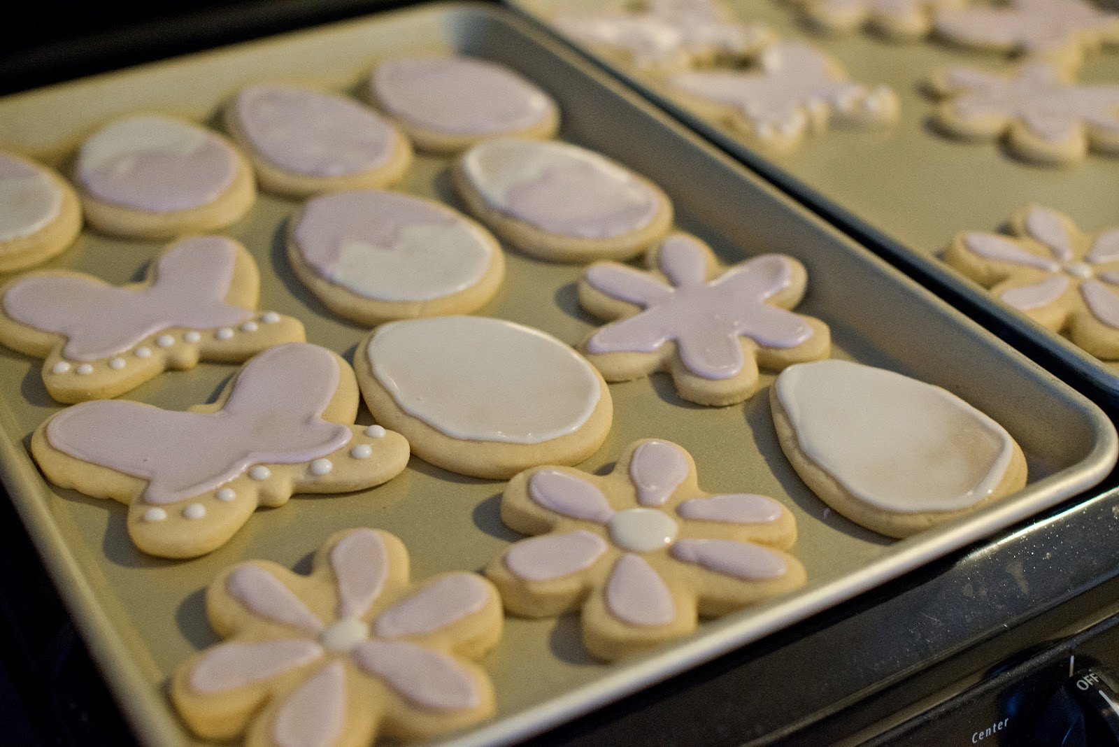 Domestic Fashionista How to Flood Sugar Cookies