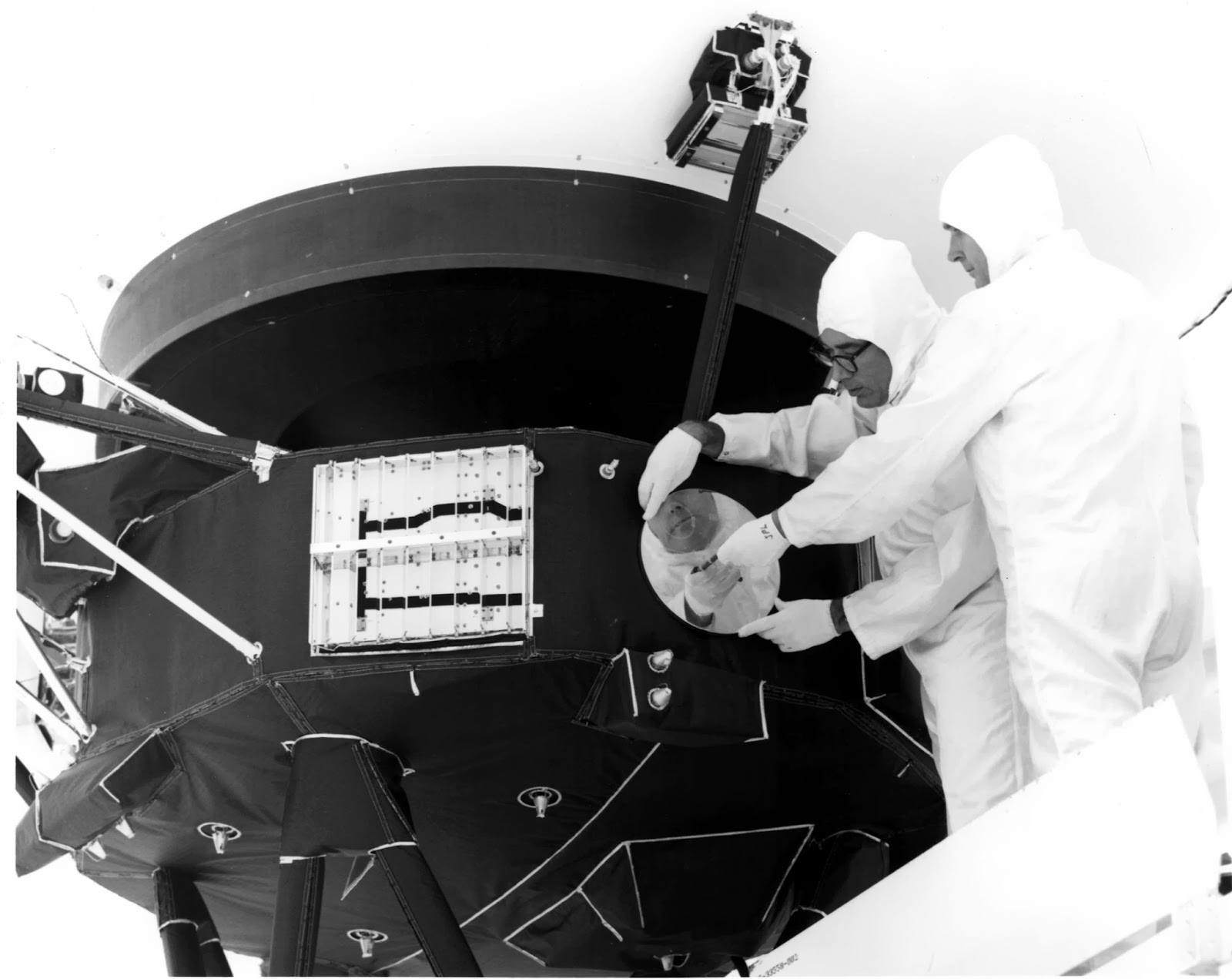 carl sagan voyager 1 carl sagan voyager 1