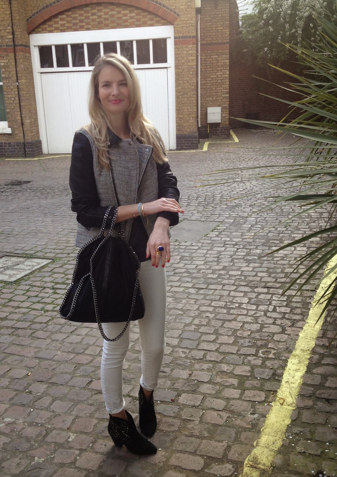 ysl, ysl ring, ysl arty ring, look book, blogger, black falabella bag, ash boots, isabel marant boots