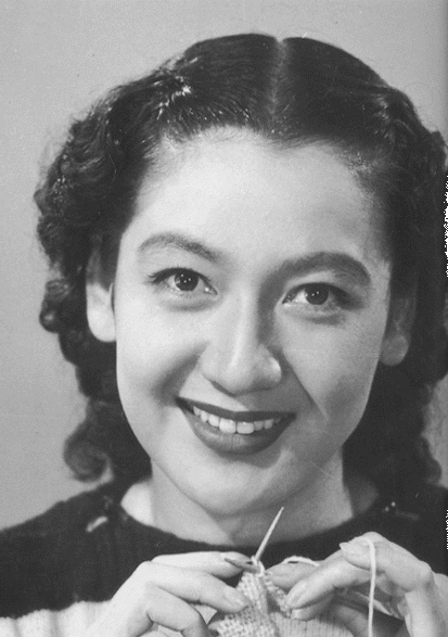 Setsuko Hara knitting