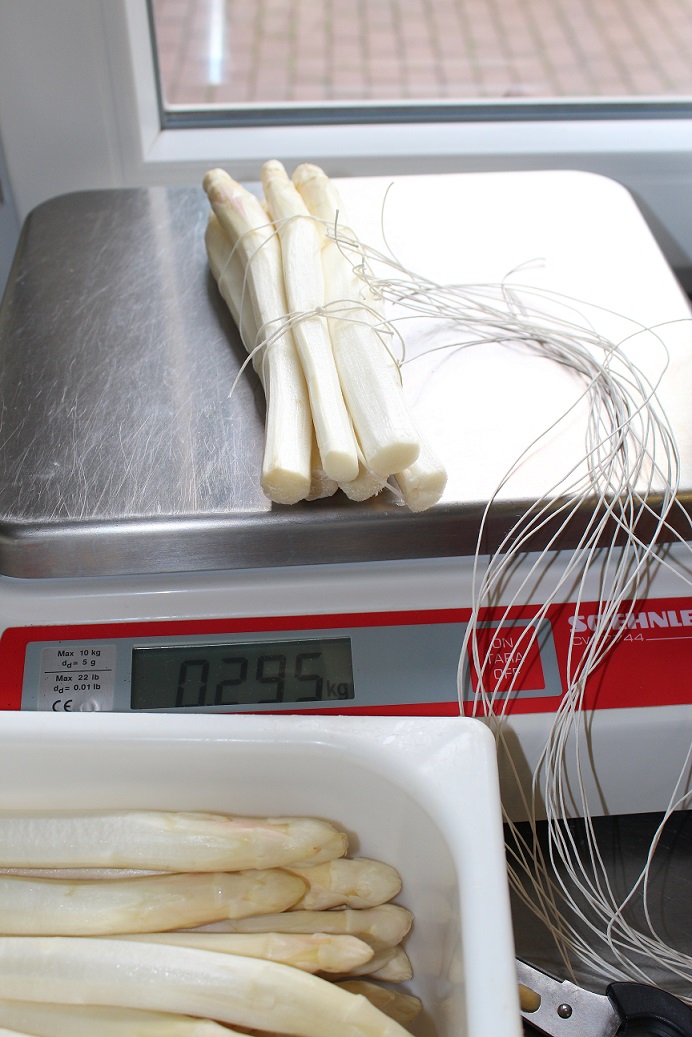 Weisser Gruner Und Purpur Spargel Mit Bozner Sauce S Kuche