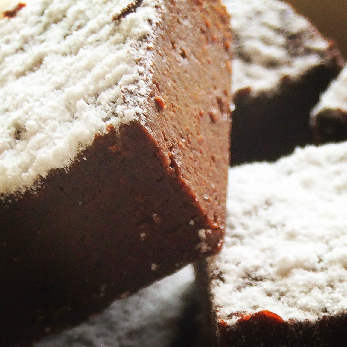 Dorcas en colores pasteles Brownie de chocolate, con cacao en polvo