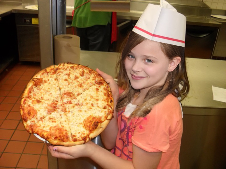 Celebs eating Chloë Grace Moretz