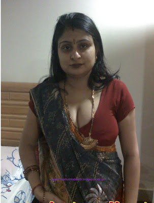 Hot Desi Girls & Mallu's: Desi Mallu Bhabhi Hot In Red Blouse Hot