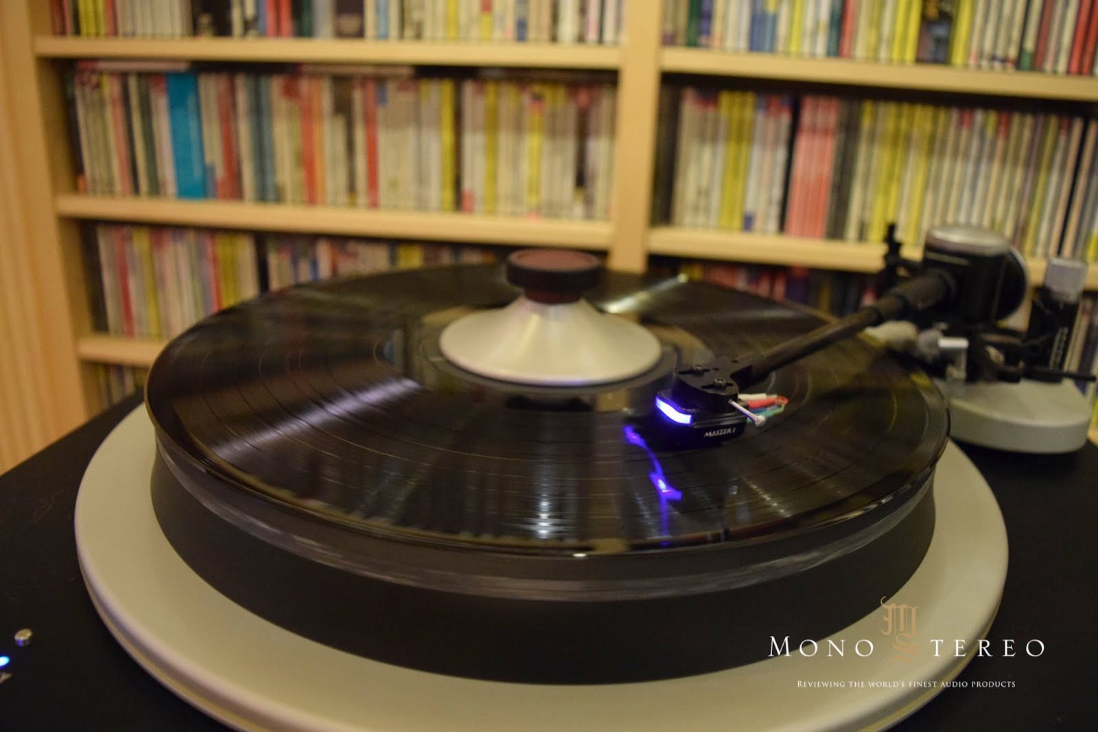 Mono and Stereo HighEnd Audio Magazine Japanese mighty audiophile system