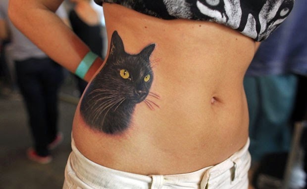 Featured image of post Tatuagem De Gato Preto Na Perna Tatuagem de rosa no bra o