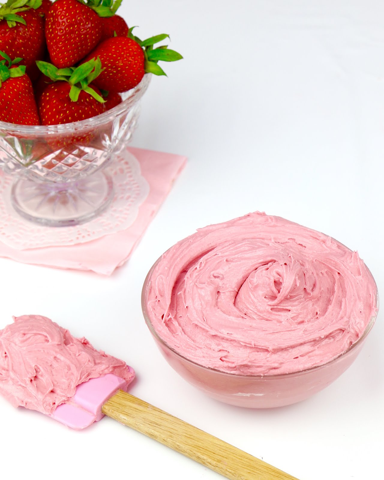 {VIDEO} THE BEST AllNatural Strawberry Buttercream Frosting The Lindsay Ann