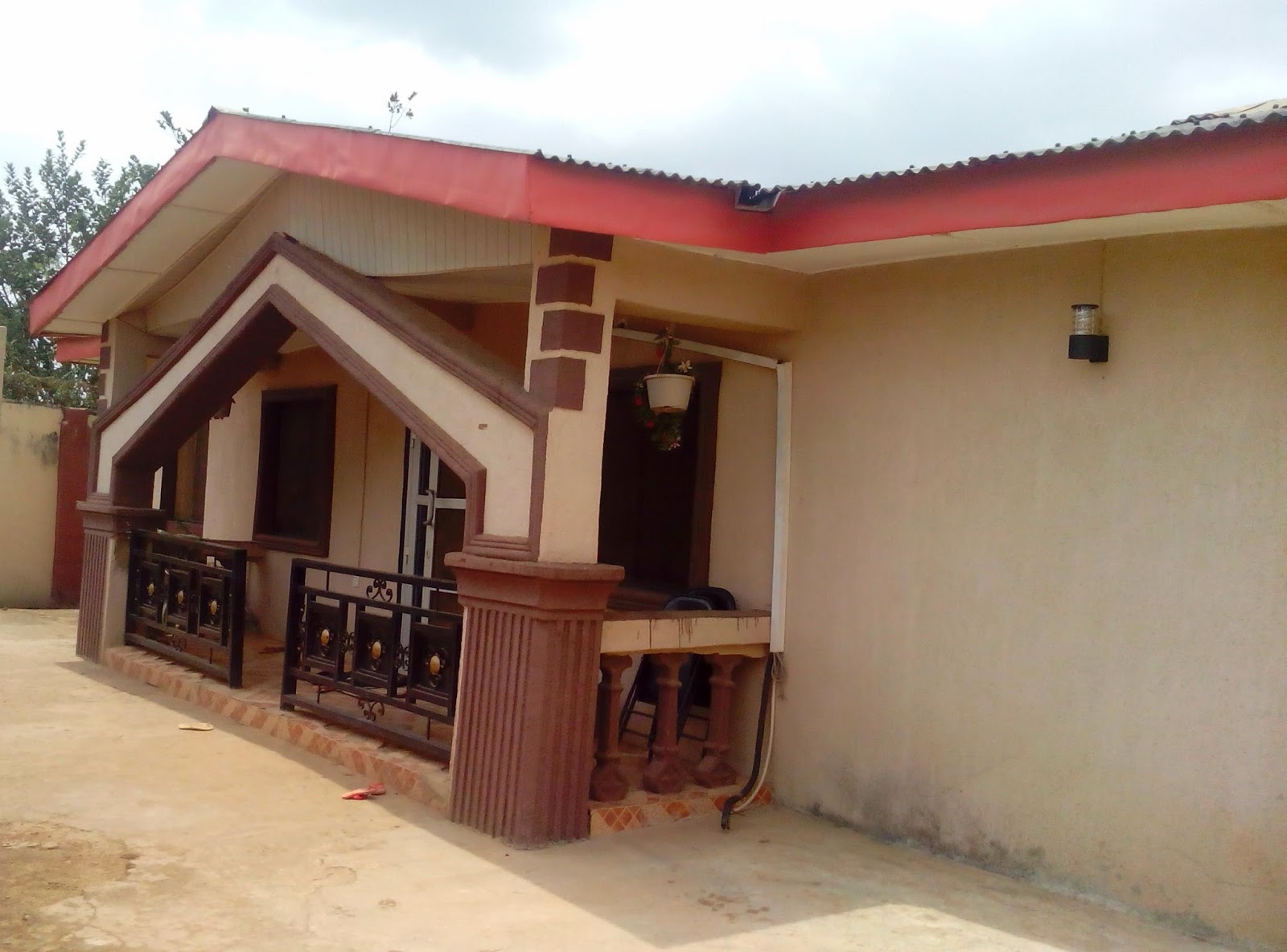 HOUSE FOR SALE AT AKAUN, OFF IJEBU ODE RD, IKORODU, LAGOS, NIGERIA