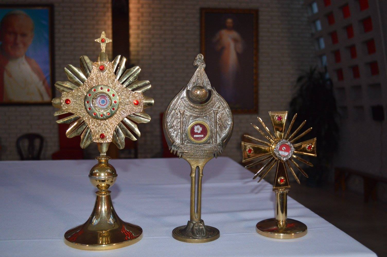 Reliquias de Santa Faustina, San Juan Pablo II y el Beato Miguel Spocko