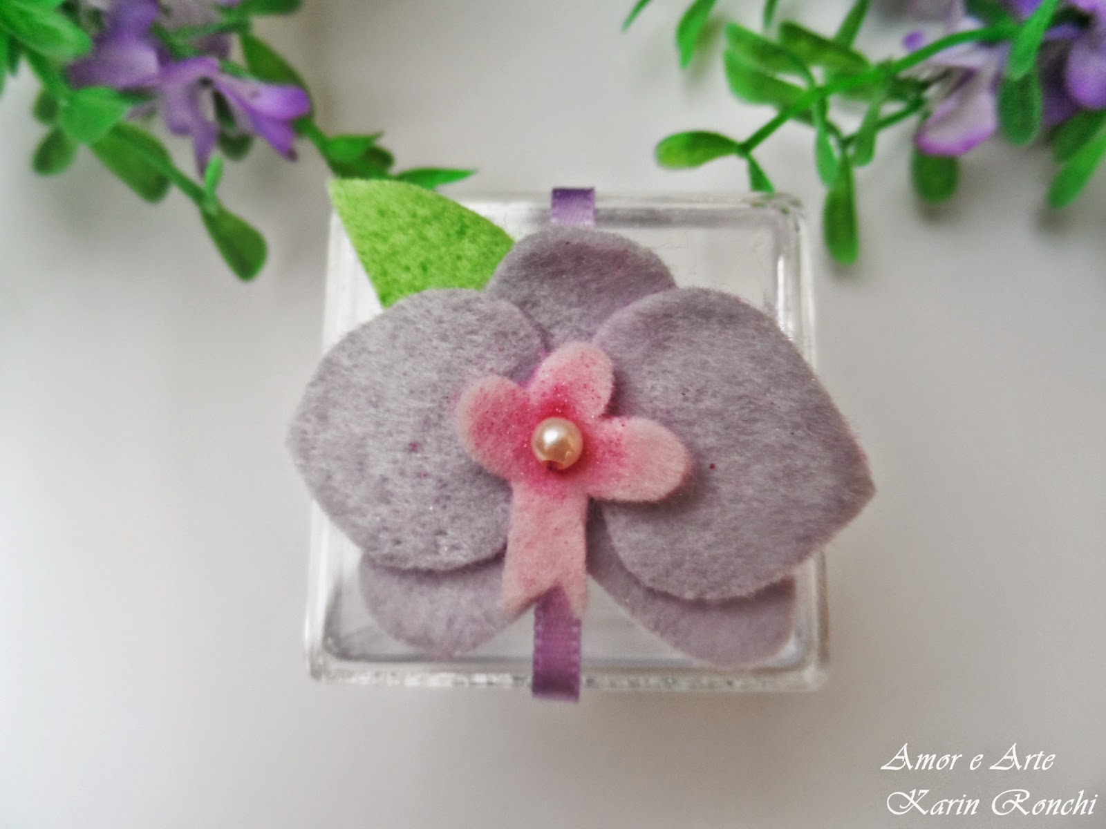 Lembrancinhas Personalizada: Caixa acrílica + Orquídea em feltro Lembrancinhas Personalizada: Caixa acrílica + Orquídea em feltro
