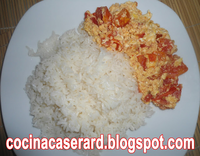 arroz-blanco-con-huevos-y-tomaticos.jpg