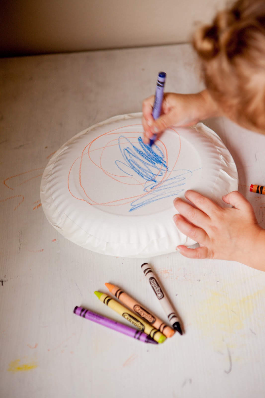 Mommy Minutes Paper Plate Tambourine