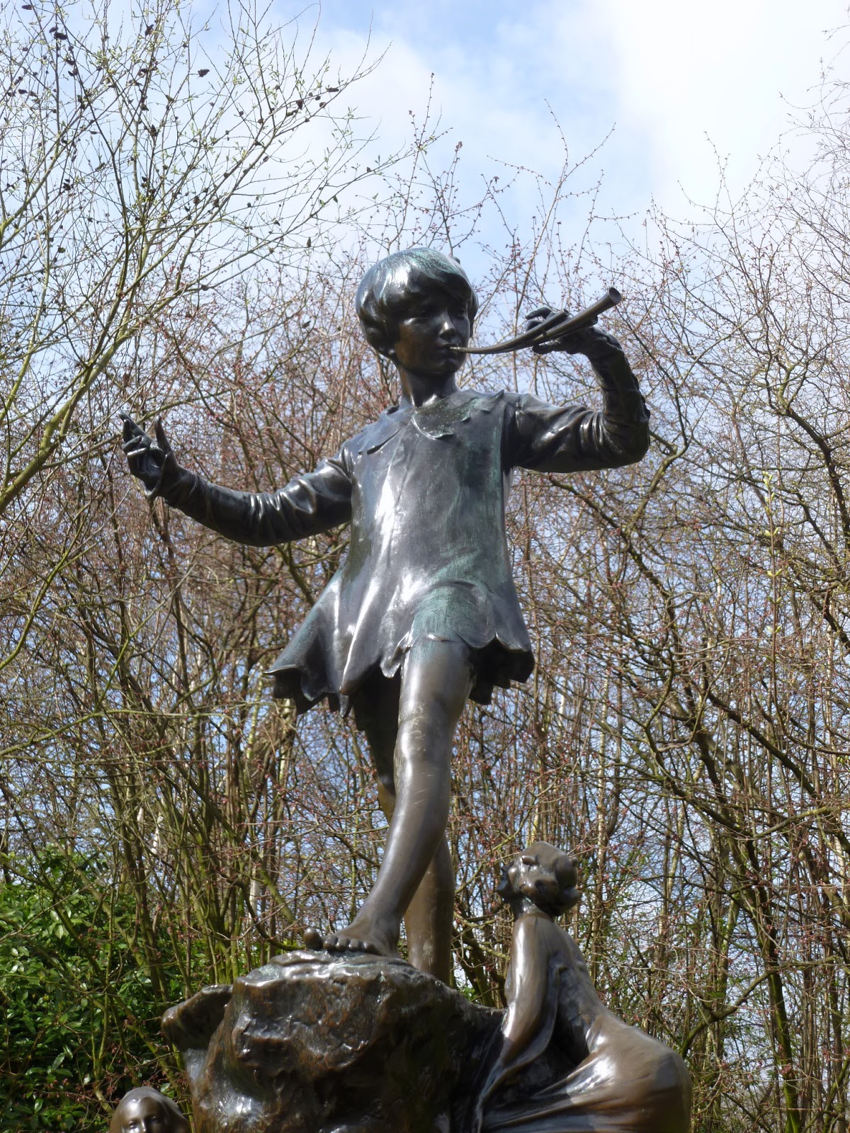 Photo-ops: Fictional Figures: Peter Pan Statue - London, England
