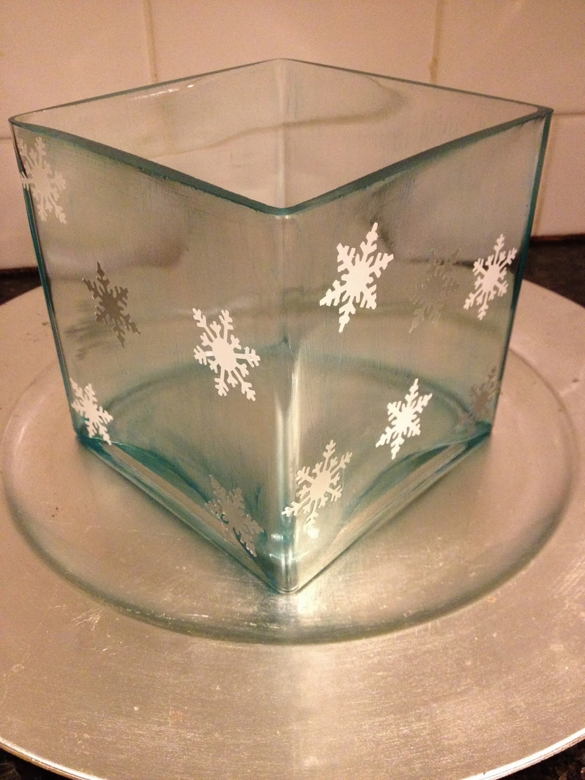 Pinkapotamus DIY Vinyl Snowflake Vase!
