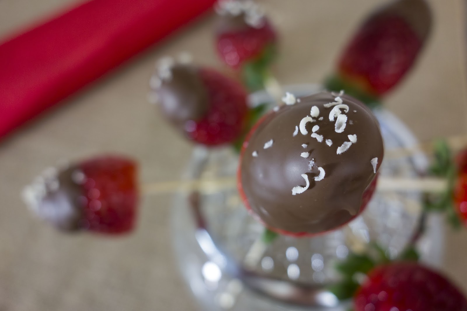 Valentine's Day Ideas / Chocolate Covered Strawberries