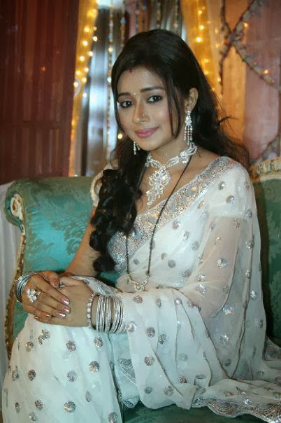 Tina Dutta aka Iccha and Meethi of Uttaran on Colors tv Spicy Pics