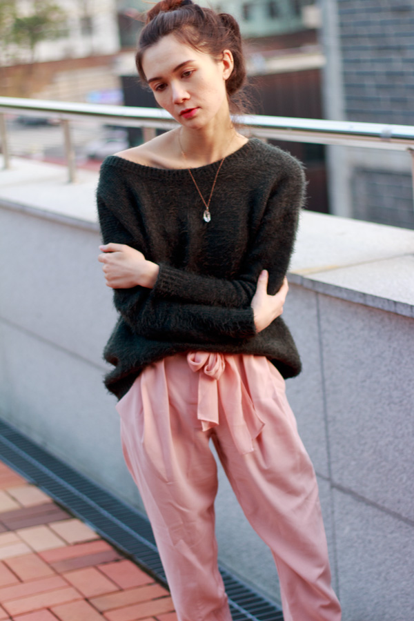 korean fashion, blush, joggers, fuzzy sweater, feminine joggers, comfy style, loungewear, korean fashion, belted pants, greylin, charles philip shanghai, asian style, casual n couture, my tangled musings blog