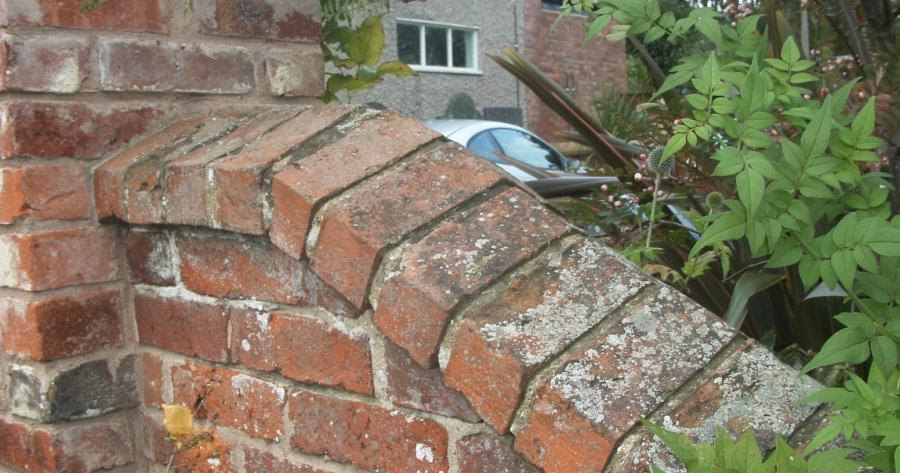 Brick Laminate Picture: Brick Garden Walls
