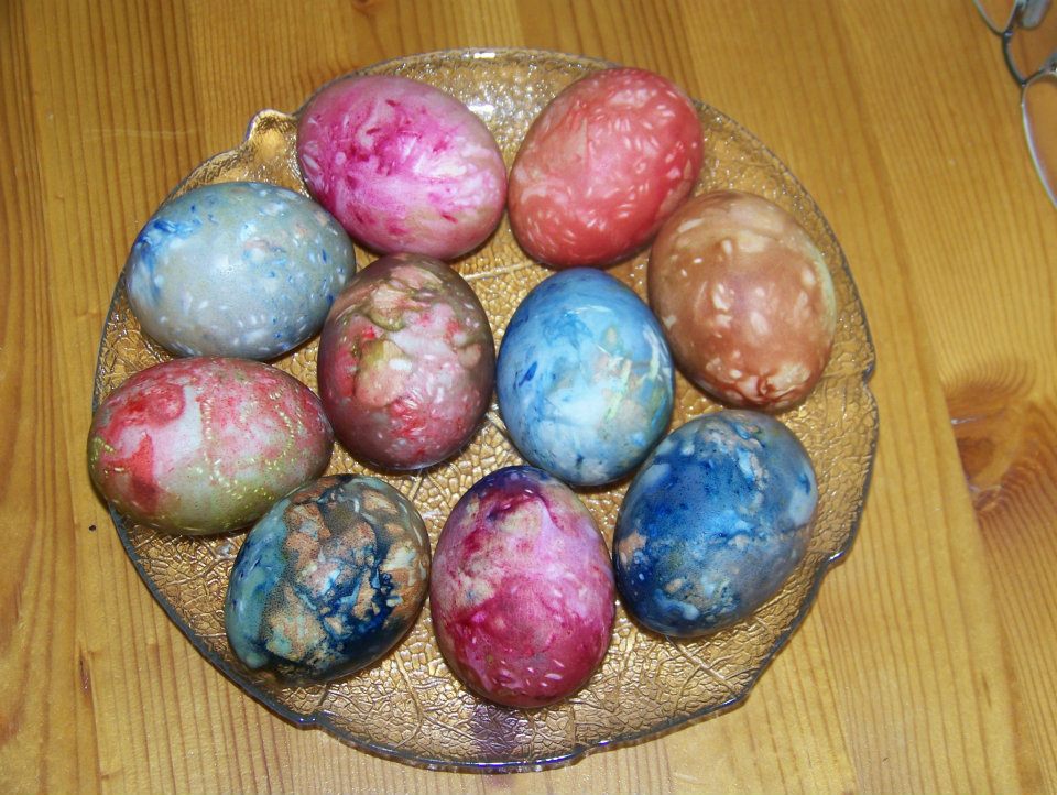 Estonian Onion Skin Easter Eggs sibulakoortega värvitud munad