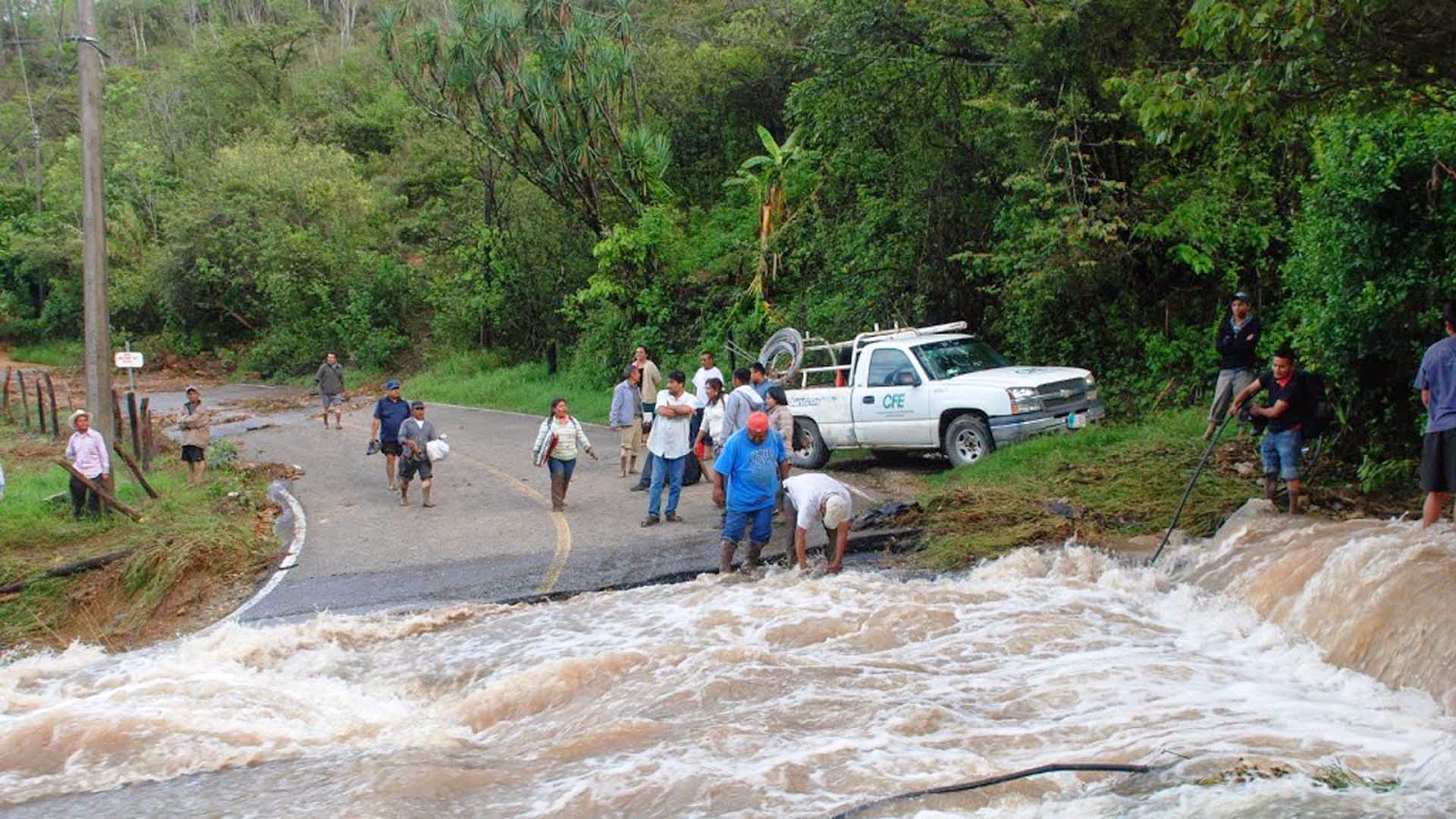 Resultado de imagen para fotos desbordamientos de rios y arroyos en guerrero por las lluvias recientes