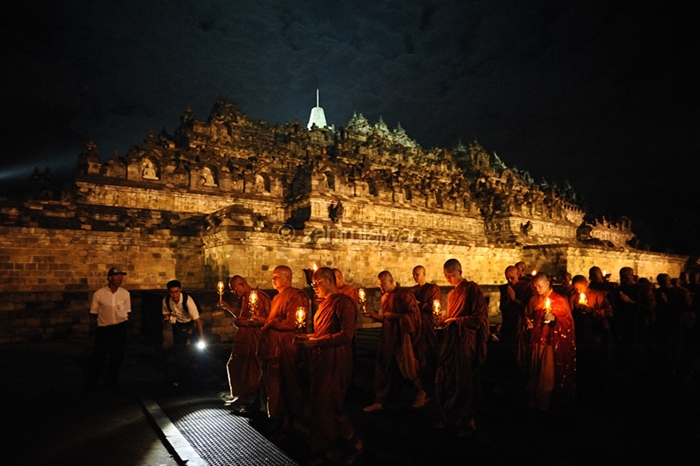Waisak-di-Borobudur.jpg