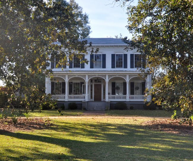 Whitehaven Madison, The town of white clapboard houses