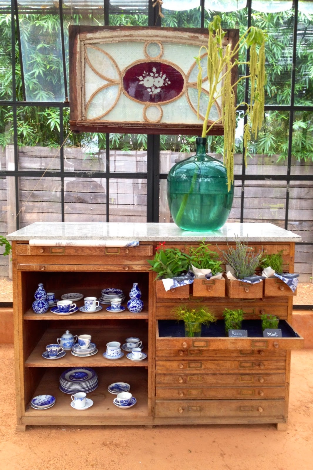 Die Schlossmauer Umrahmt Den Sitzkreis Im Kindergarten Burg