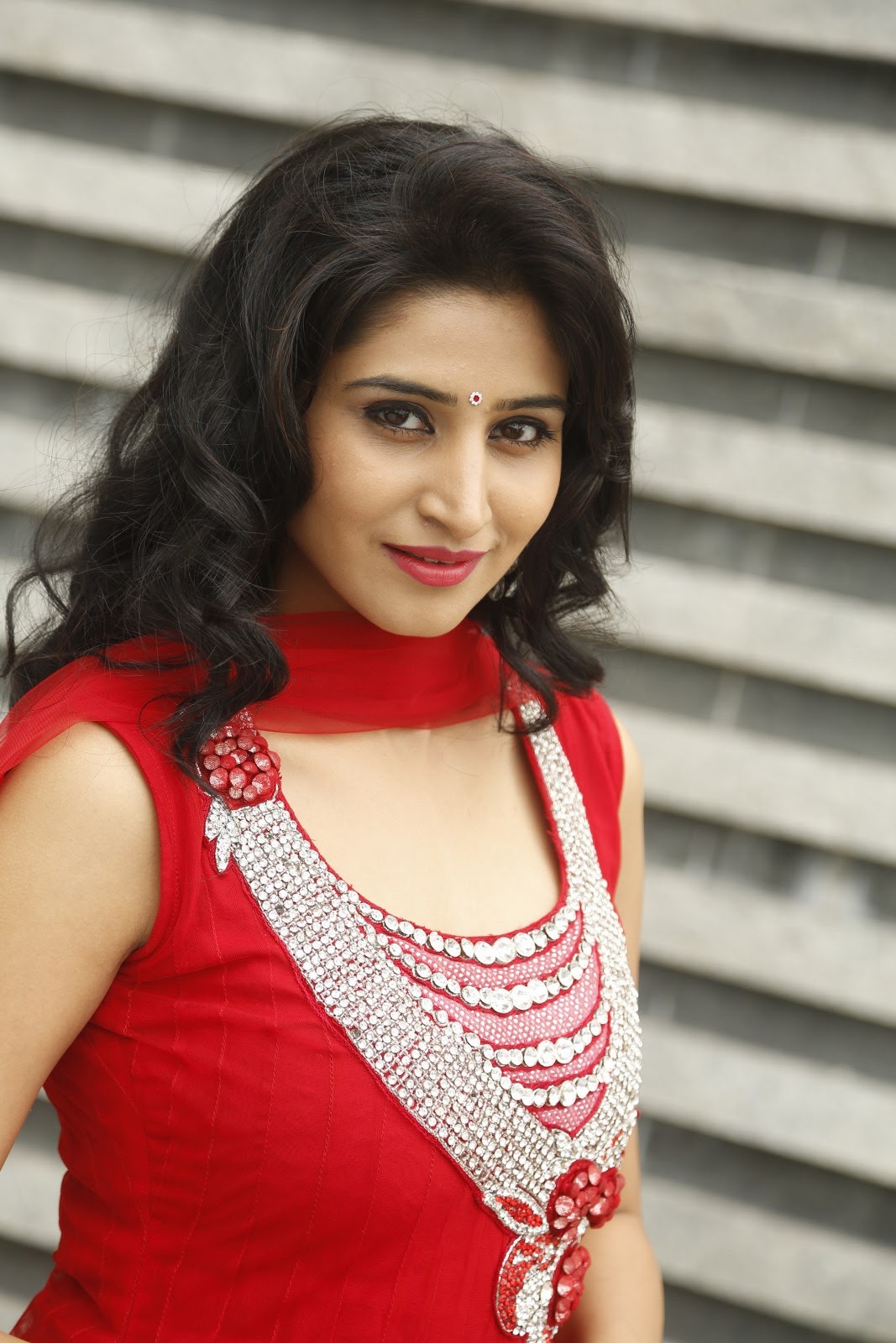 Telugu Heroine Shamili looking beautiful in red chudidar ...