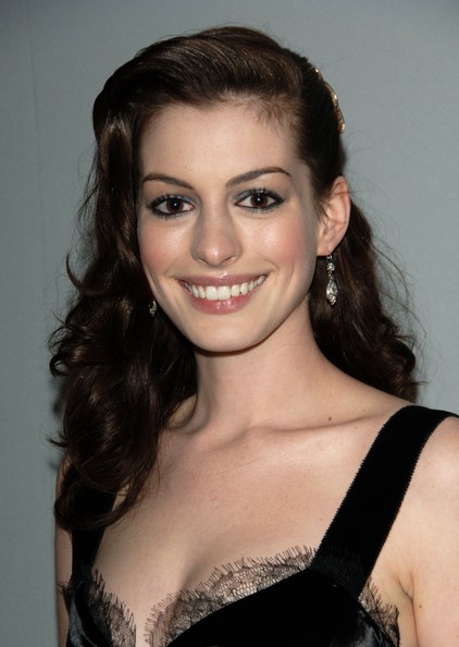 Style Queen Anne Hathaway Hairstyles New Haircut Blondelacquer