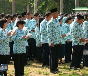 http://jobsinpt.blogspot.com/2012/04/seleksi-honerer-daerah-bermasalah-siapa.html