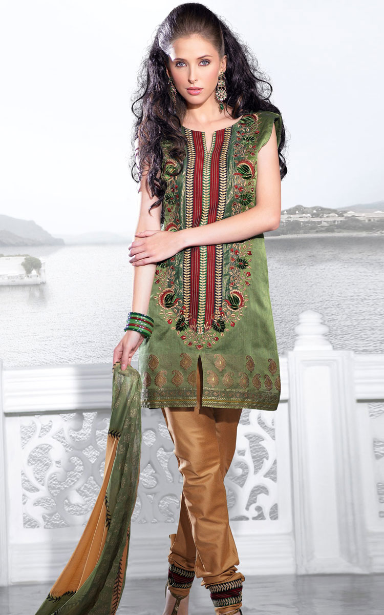 Latest fashion embroidery suits with latest designs 2011embroidery Latest fashion embroidery suits with latest designs 2011embroidery
