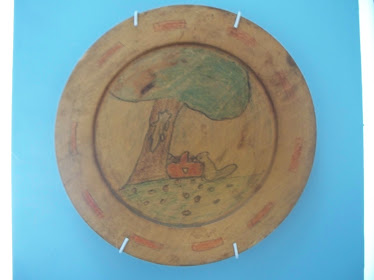 The wooden plate
