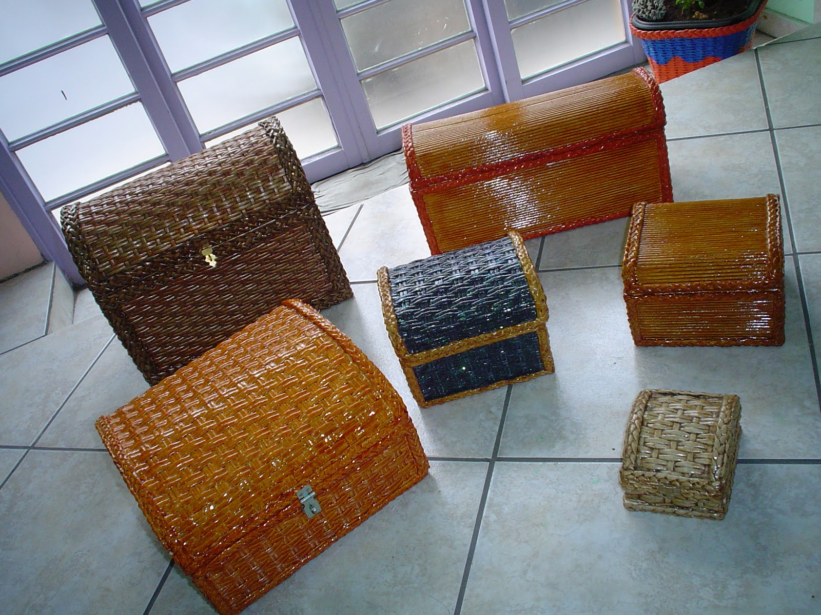 Jarrones Hechos Con Papel De Periodicos Jarrones Hechos Con Papel De Periodicos