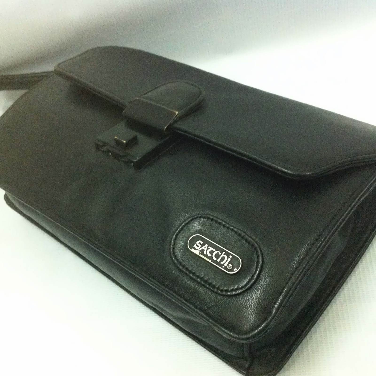 satchi sling bag