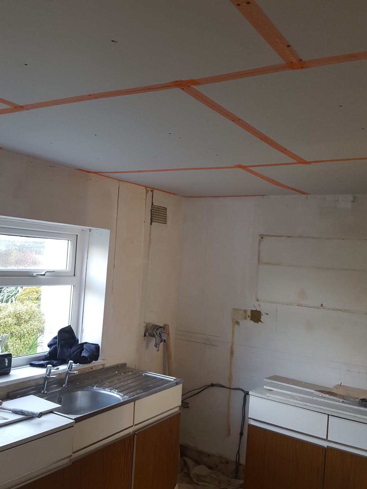 The ceiling of plasterboard in the kitchen: design and design options 74 The ceiling of plasterboard in the kitchen: design and design options 11