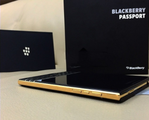 صور ومواصفات وسعر هاتف بلاك بيري باسبورت بالون الاسود والذهبي BlackBerry Passport