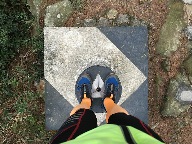 登上蝴蝶山頂的標高柱