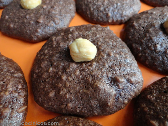 Galletas de chocolate con avellanas Galletas de chocolate con avellanas