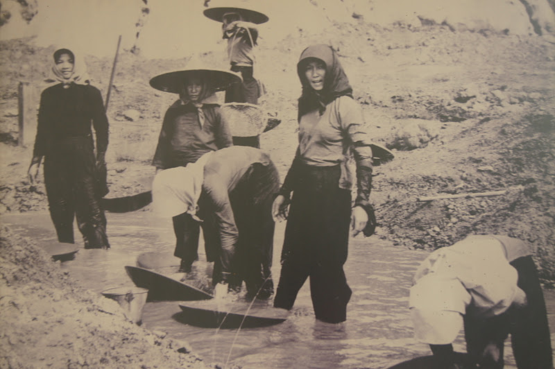 Image result for mendulang bijih timah