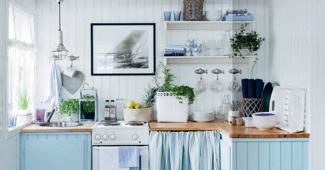 UNA COCINA EN AZUL Y MADERA NATURAL / KITCHEN IN BLUE AND NATURAL WOOD