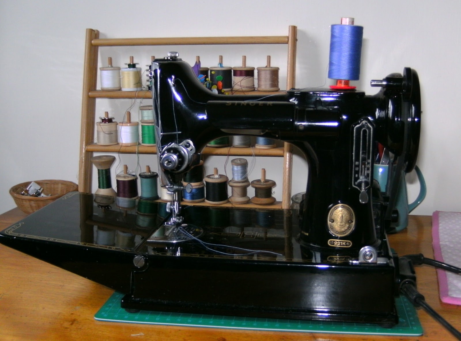 Granny's Button Box Essex Miniature Sewing Machine