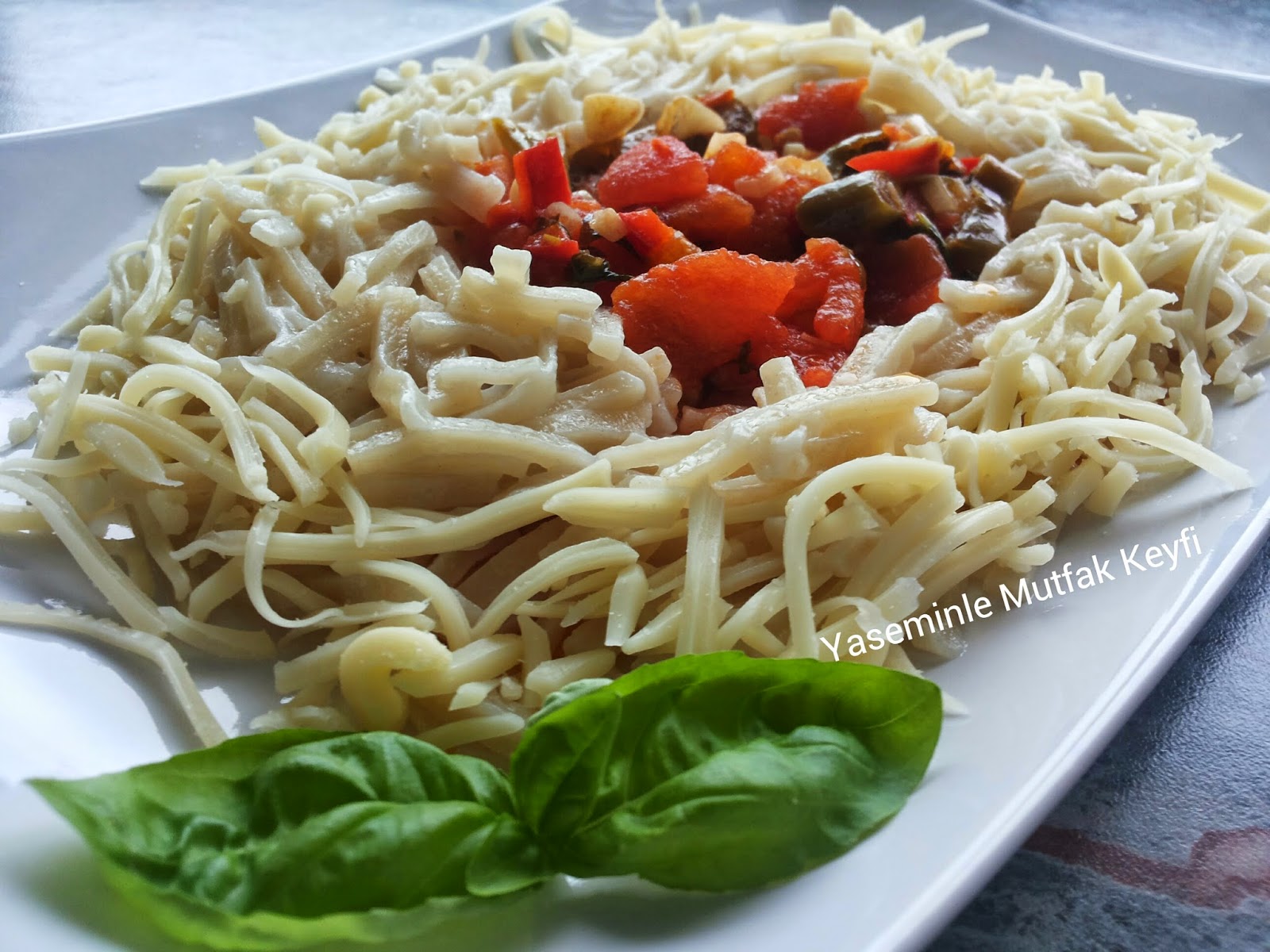 yaseminle mutfak keyfi soslu eriste ev makarnasi