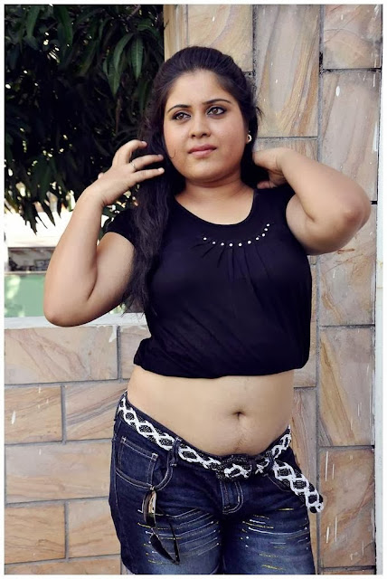 Actress Jyothsna Navel Show Photos