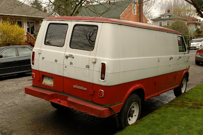 1969-Ford-300-Econoline-Super-Van.