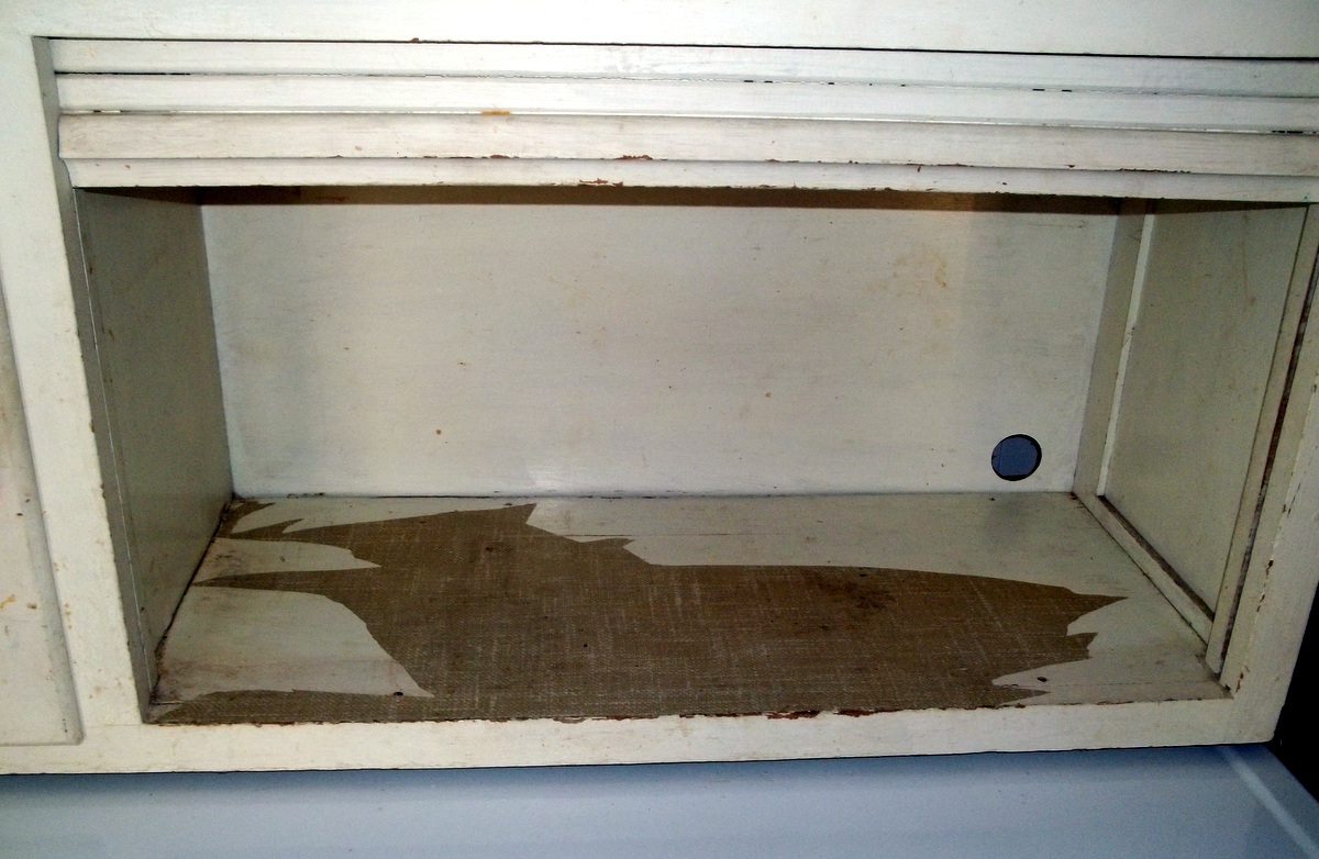 PICKIN and PAINTIN........... REMOVING OLD CONTACT PAPER