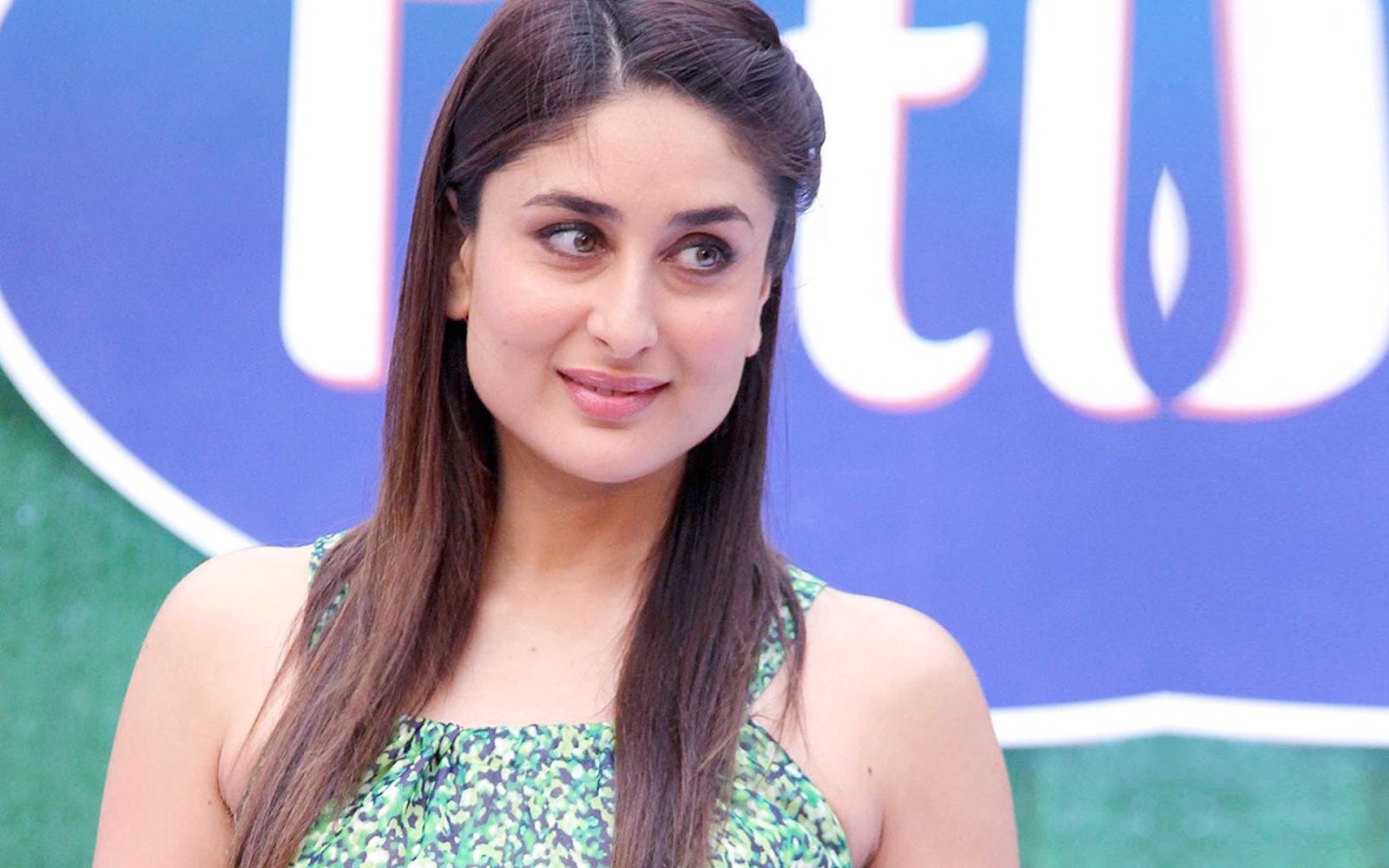 Zeeshan News: Kareena Kapoor Biography and HD Wallpaper