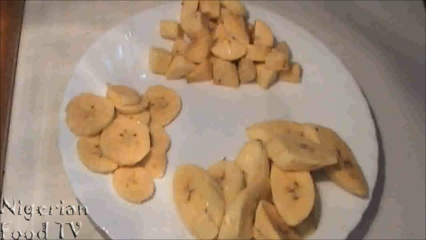 Nigerian fried plantains How to Fry Plantains (Platanos Maduros / fried sweet plantains)